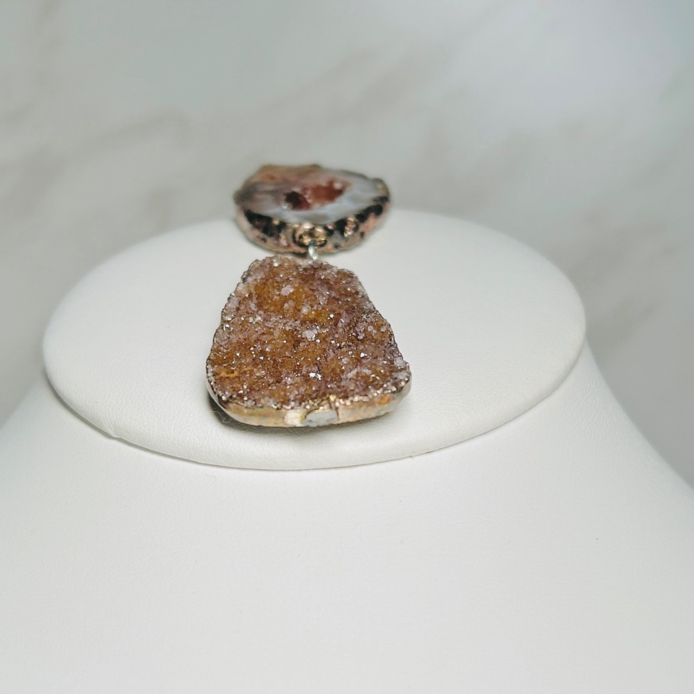 Vintage Quartz Agate Slice, Druzy, Brass Beaded and Faux Pearl Pendant Necklace - Picture 11 of 14